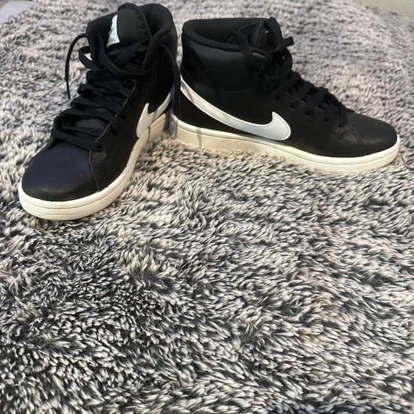 Nike Women’s Court Royale 2 Mid 'Black White - Picture 3 of 4